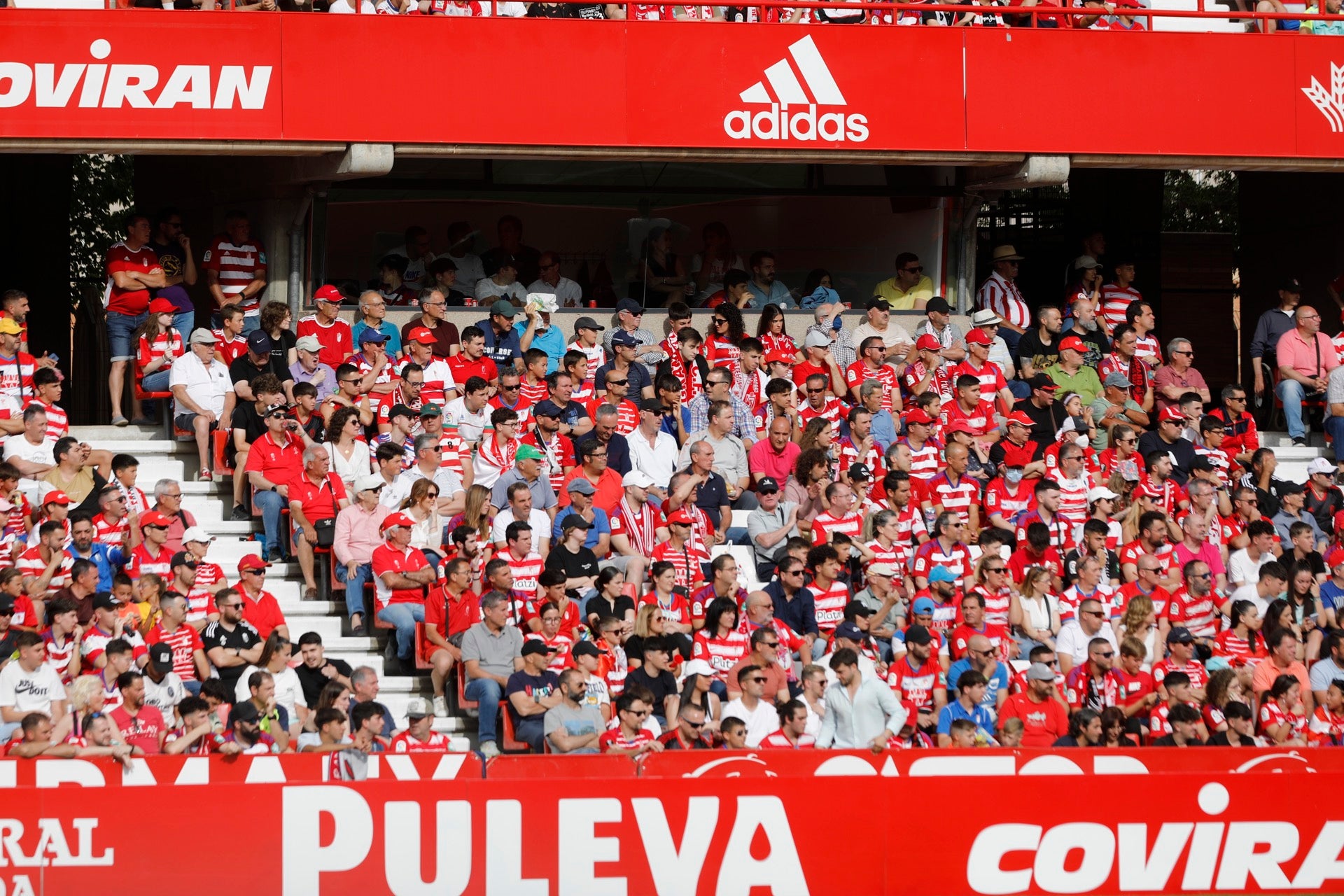 Encuéntrate en la grada en el Granada-Eibar