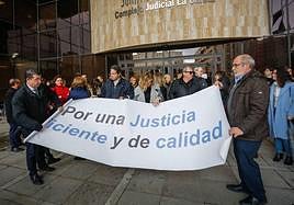 Concentración de jueces y fiscales en 2018, en el marco de la jornada de huelga convocada en apoyo a las propuestas de las asociaciones judiciales y fiscales para la mejora de la Administración de Justicia.
