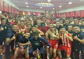 La plantilla de la UD Almería celebró la victoria ante el Elche con un selfie en el vestuario.