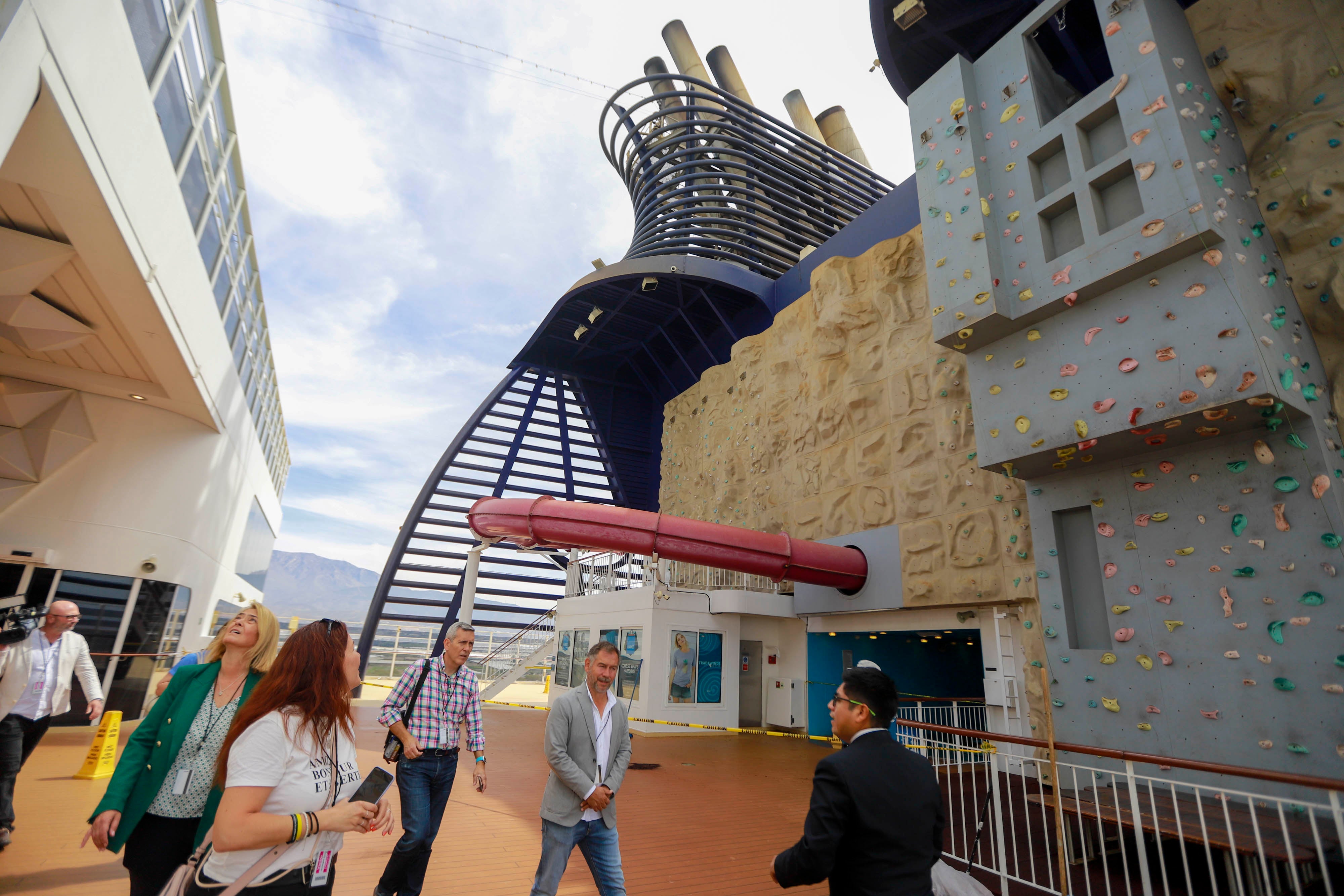 Las imágenes del crucero más grande atracado nunca en Motril