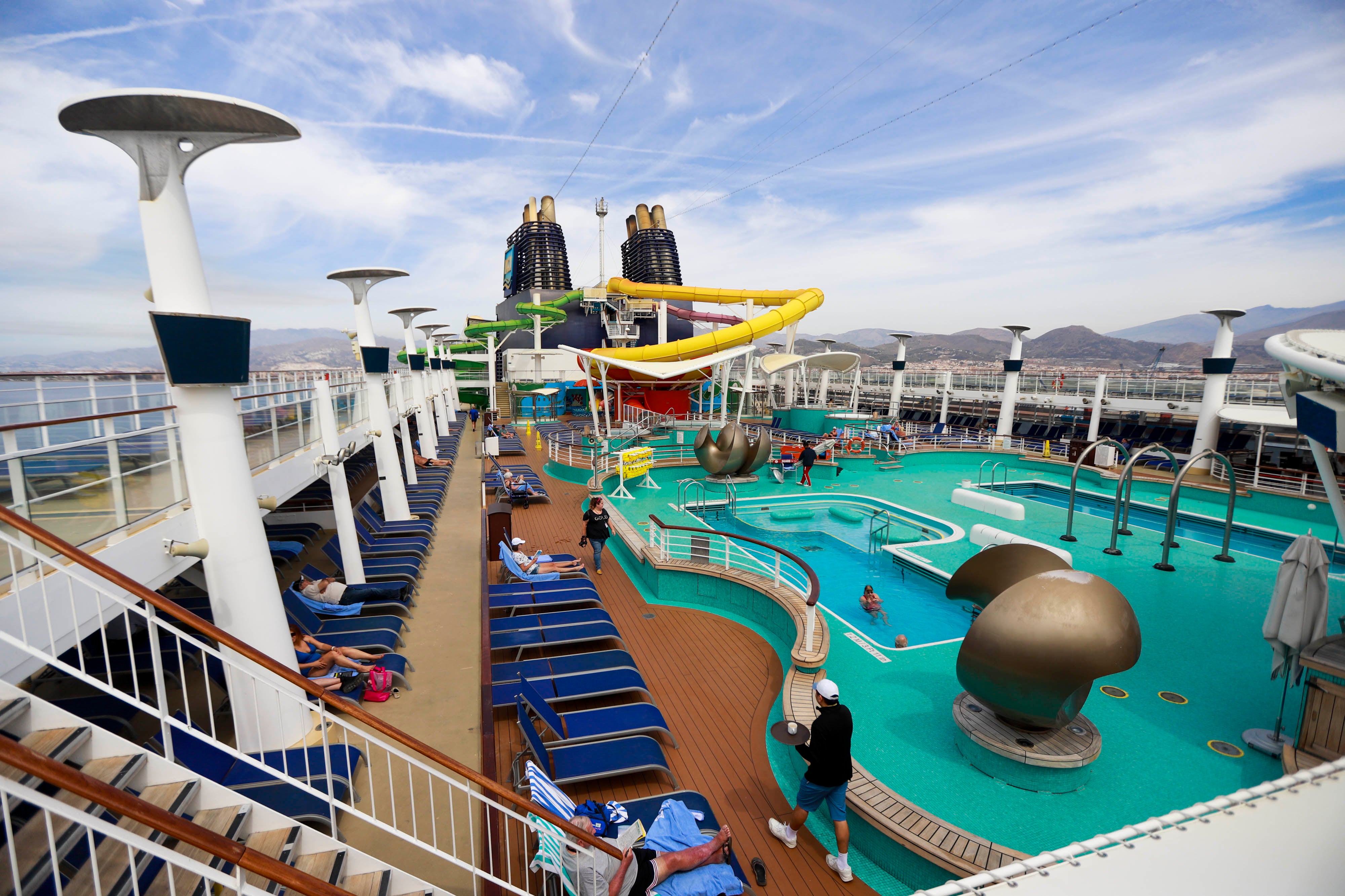 Las imágenes del crucero más grande atracado nunca en Motril