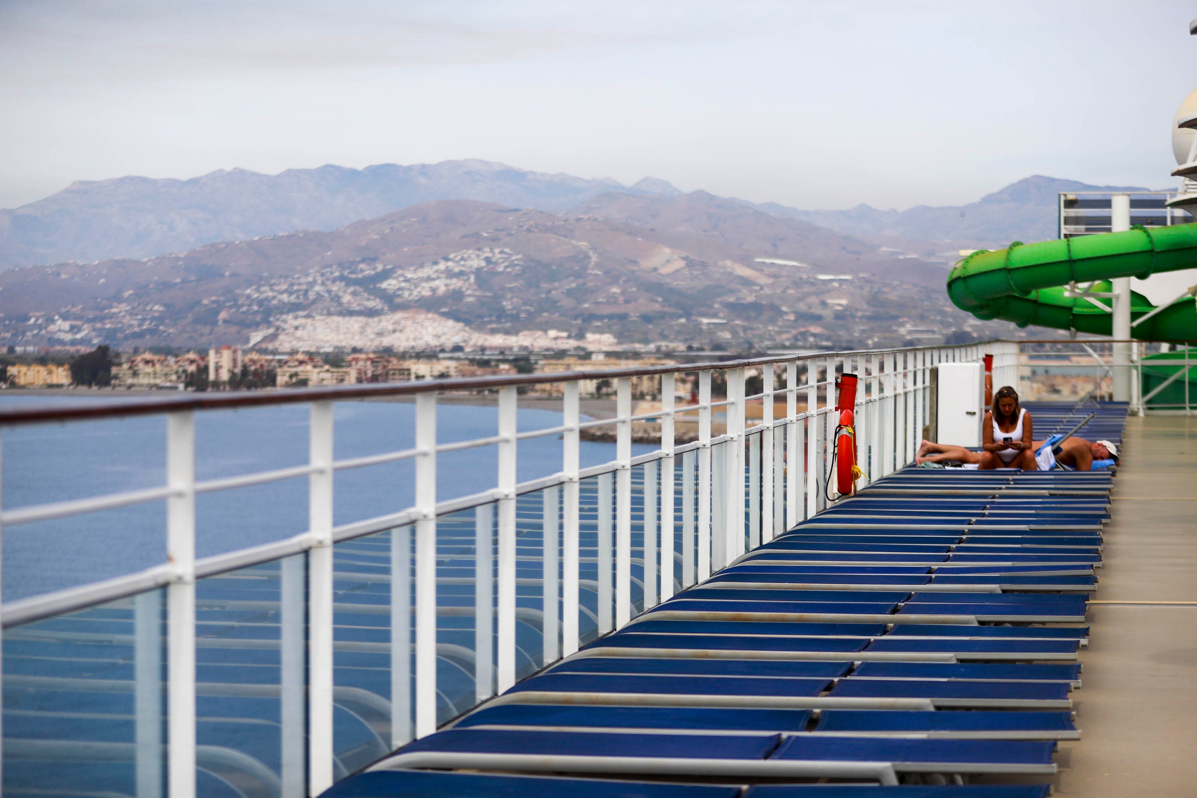 Las imágenes del crucero más grande atracado nunca en Motril