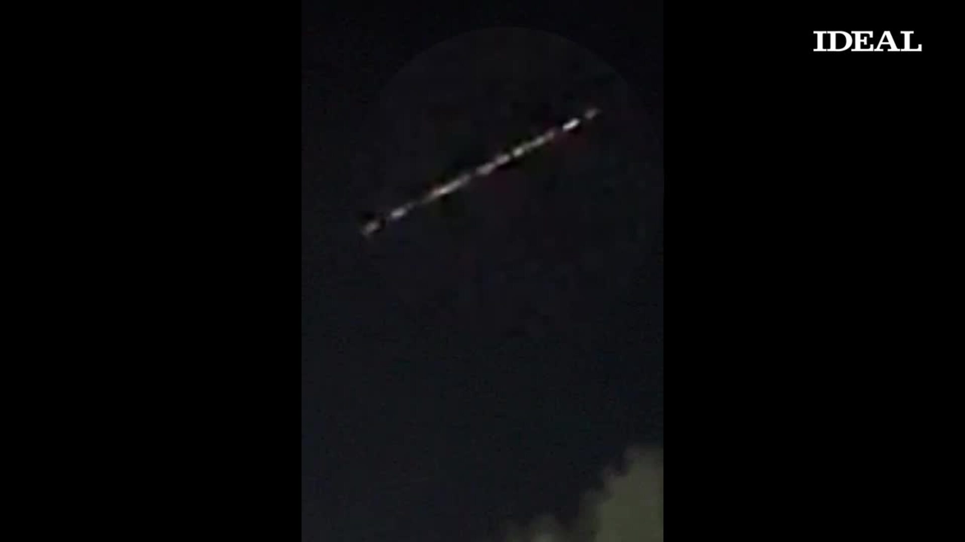 Tren de luces en el cielo de Granada Ideal