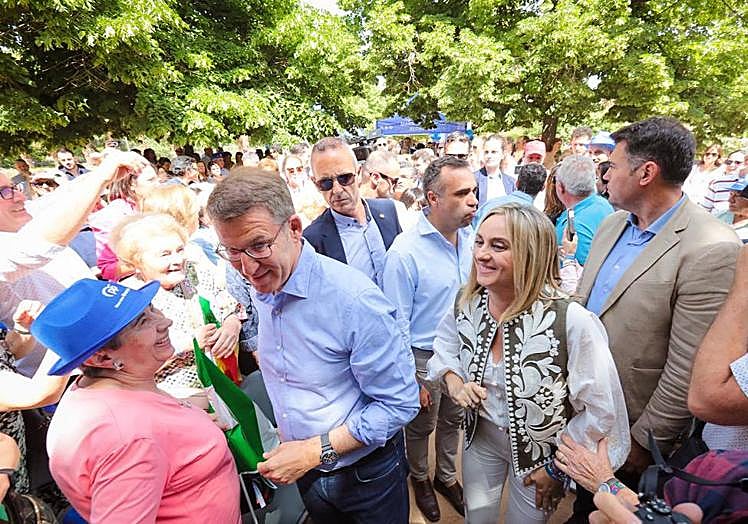 Imagen principal - Acto en Granada.