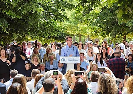 Imagen secundaria 1 - Acto en Granada.