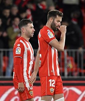 Imagen secundaria 2 - Robertone encara a Foulquier, ante el Valencia. En el centro, César de la Hoz aguante el balón ante Iago Aspas. Abajo, Baptistao celebra el gol ante el Espanyol, con otro exespañolista como Embarba al lado. 