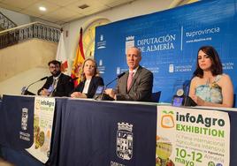 Victor Navarro, María Luisa Cruz, Jesús García y Almudena Pérez en la presentación de Infoagro.