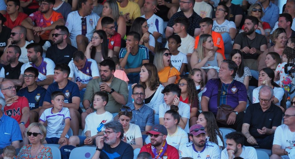 Aficionados jienenses en La Victoria, el domingo.