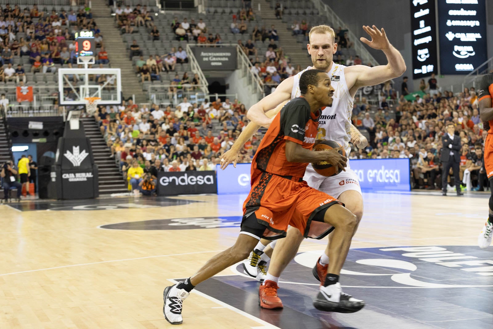 El partido entre Covirán y Zaragoza, a pie de pista
