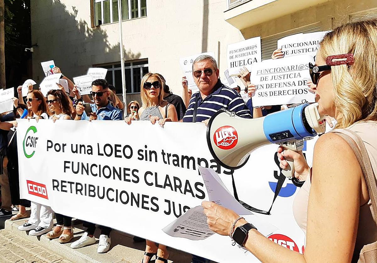 Concentración frente a la Subdelegación del Gobierno de España en Jaén.