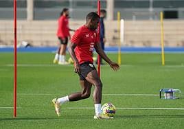 Akieme, ya repuesto, quiere ser centenario con dos victorias que den la permanencia.