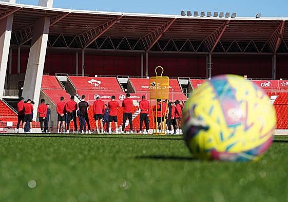 Controlar el balón te acerca al triunfo y evita goles en contra.