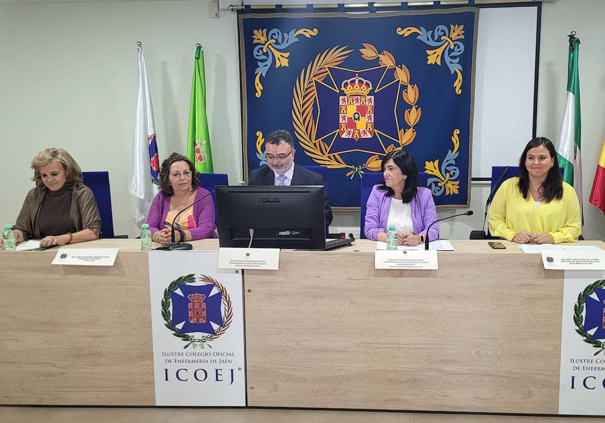 Charla del Colegio de Enfermería y la asociación Aluja.