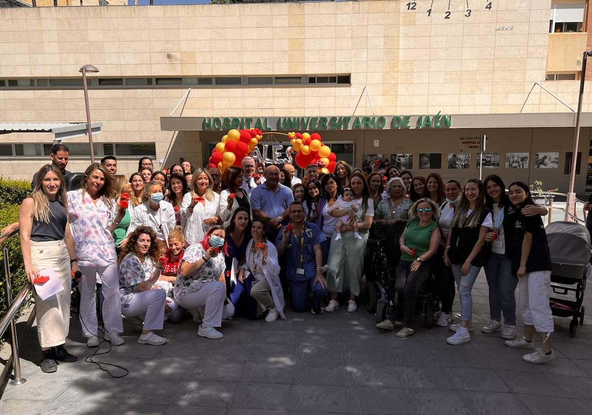 Foto de familia en el Hospital Universitario de Jaén durante el evento.