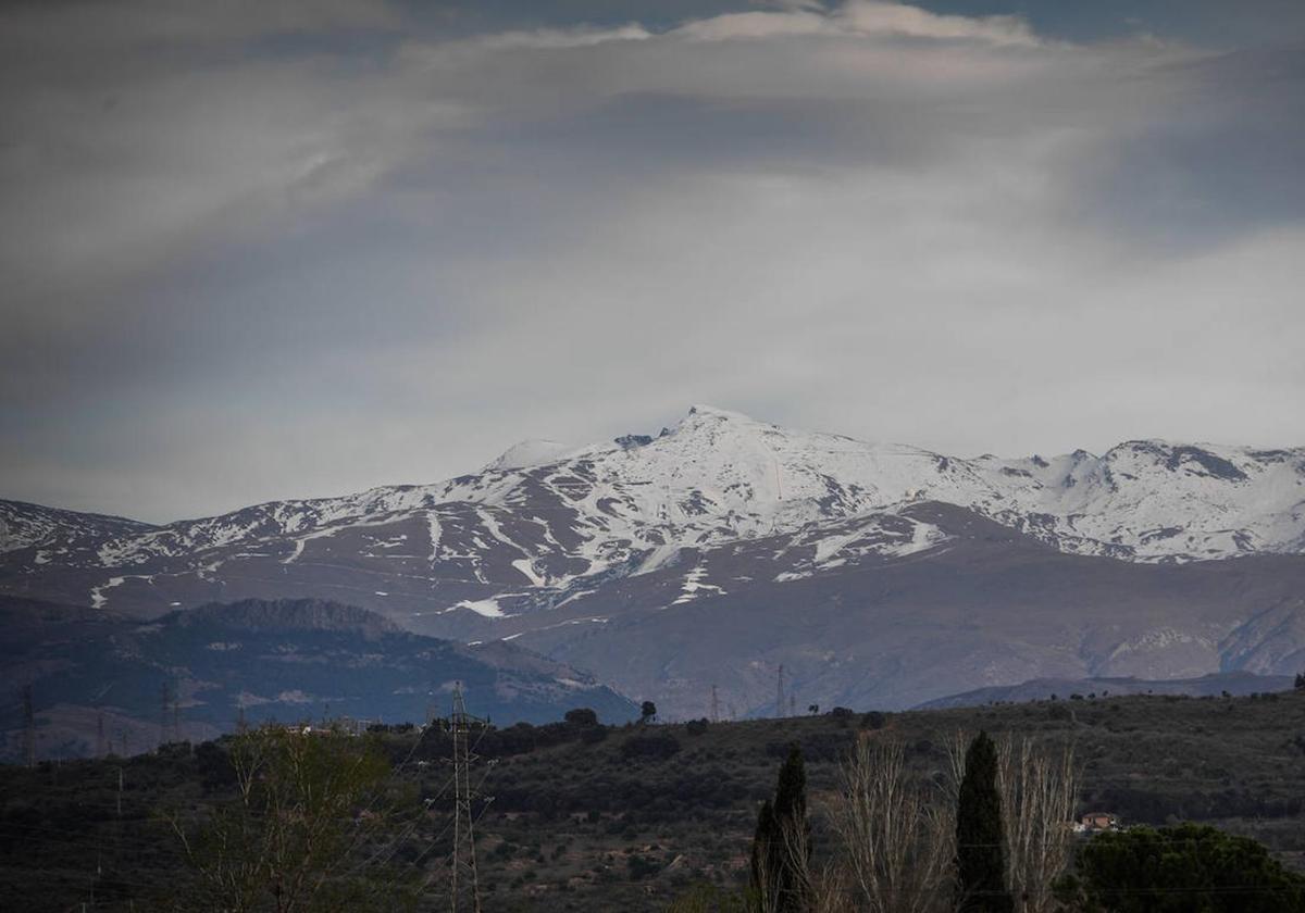 La nieve podría volver a las montañas de Andalucía este fin de semana.