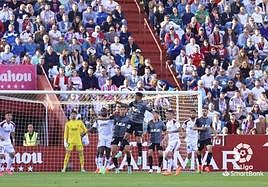 El ascenso, más cerca del Granada tras el empate del Alavés en Albacete