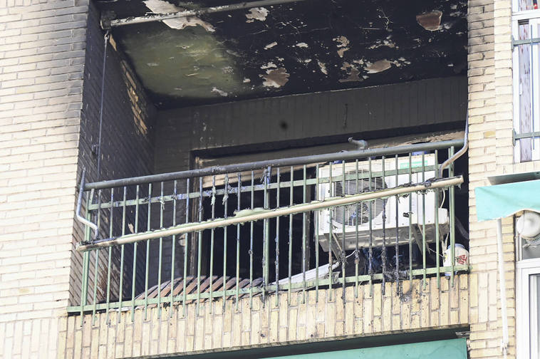 Así quedó la terraza donde la madre del menor fallecido pedía auxilio la pasada madrugada del lunes.