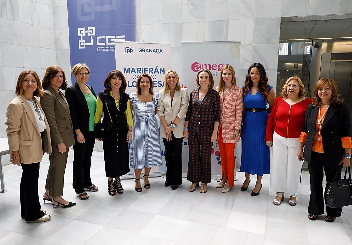 Carazo y Cuca Gamarra (centro) en el encuentro dedicado al emprendimiento femenino