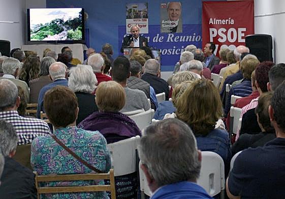 El PSOE opta a las elecciones con un proyecto para sacar a Canjáyar de su «pésima situación»