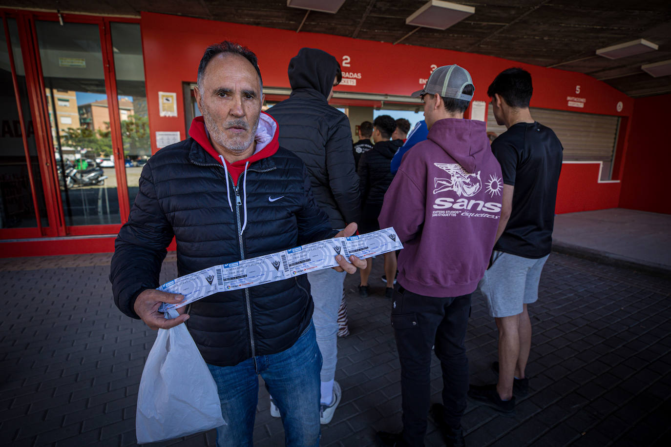 Las colas para comprar las &#039;entradas del ascenso&#039;