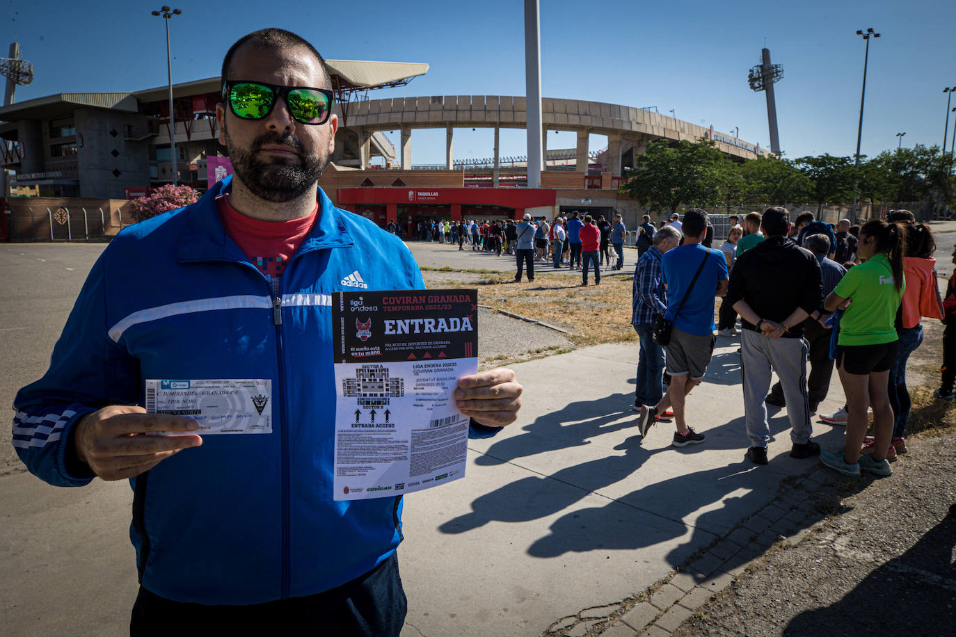 Las colas para comprar las &#039;entradas del ascenso&#039;