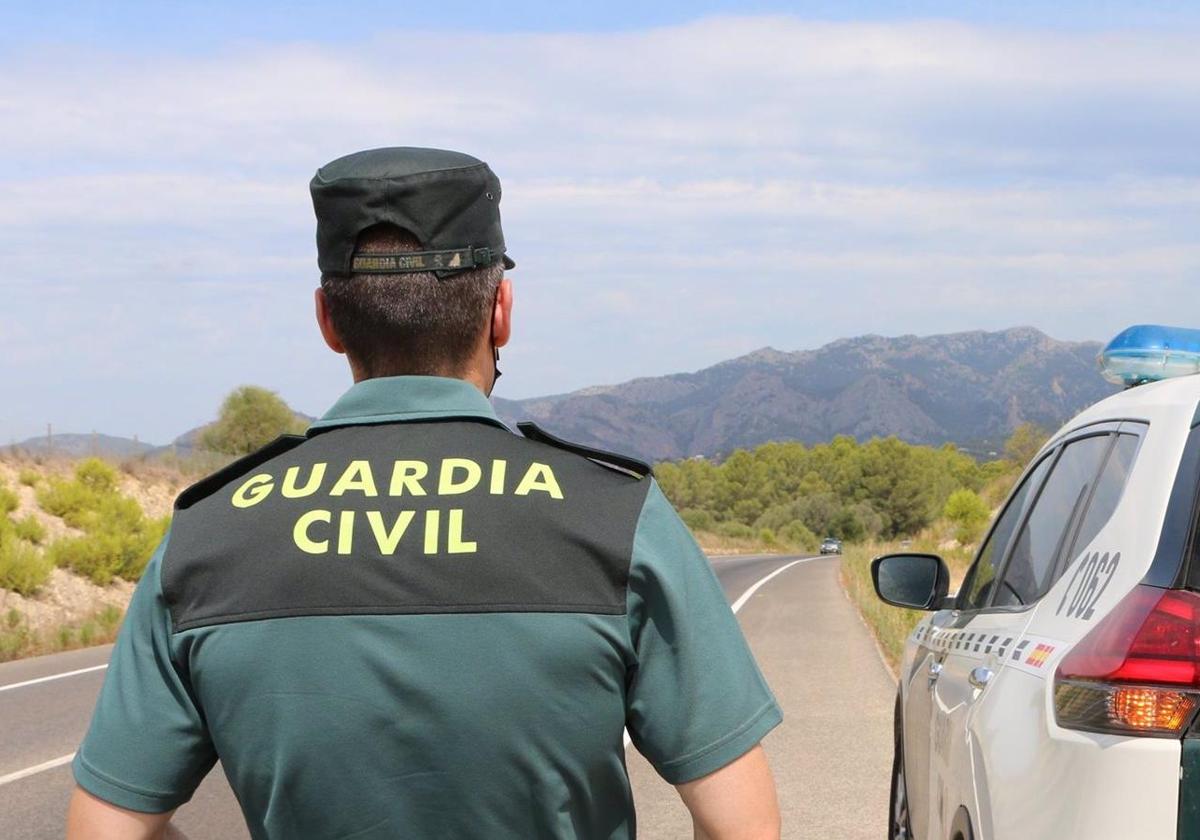 Tres arrestados en Granada por robar el bolso de una mujer con 30.000 euros dentro.