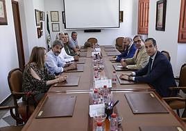 Reunión de los convocantes con el decano del Colegio de Abogados de Granada (ICAGR), Leandro Cabrera.