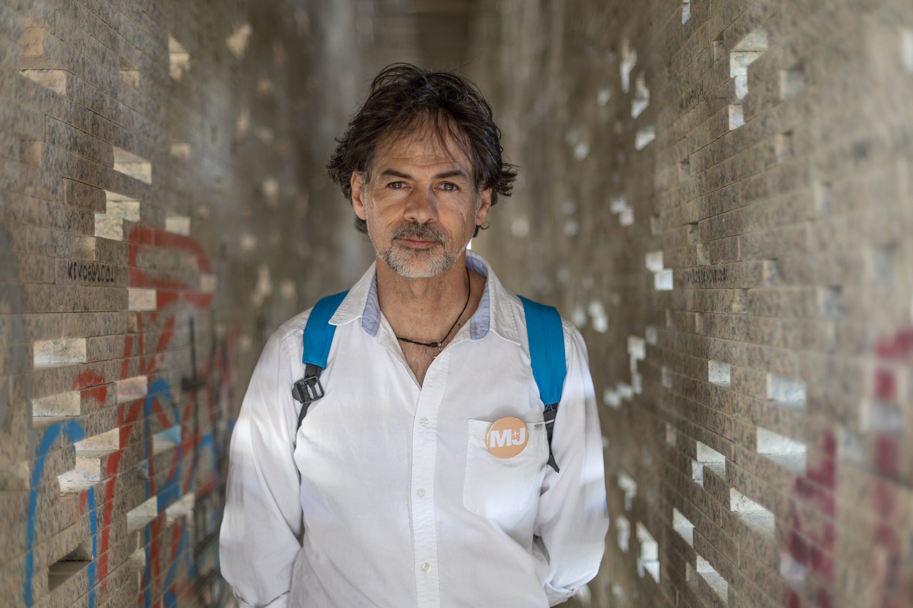 Luis Antonio Rodríguez, entre dos paredes junto a San Miguel Alto.