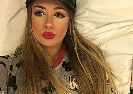 Imagen secundaria 1 - Las novias de rifaban a Paola para que las maquillase el día de su boda. En las imágenes, la joven con maquillajes realizados por ella.