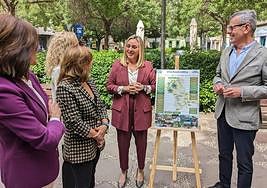 La candidata del PP a la alcaldía, Marifrán Carazo, junto a miembros de la lista y afiliados en Fígares.