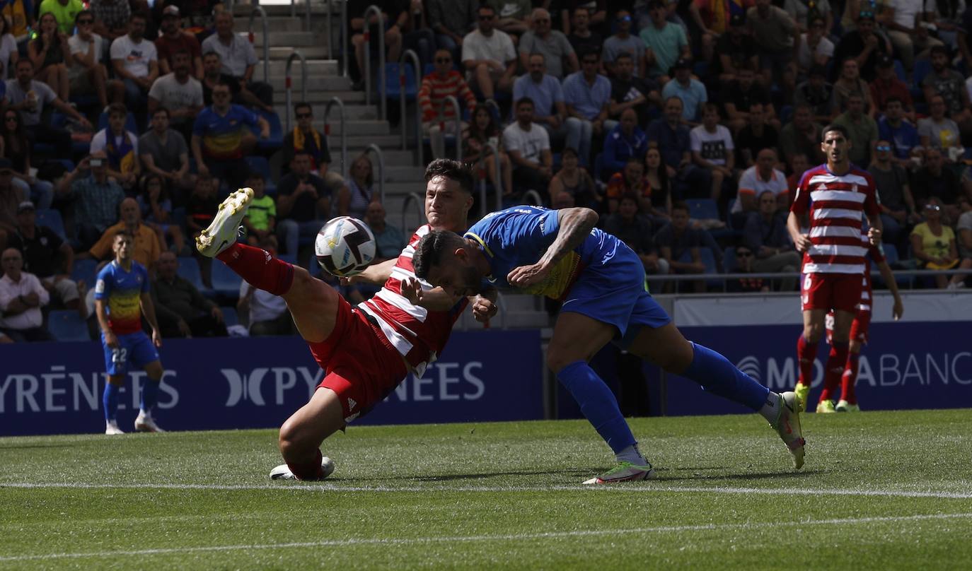 Pocos sabían cuando el Granada perdió el primer partido de la temporada en Andorra que al equipo de Aitor Karanka, primero, y Paco López, después, le iba a costar tanto vencer fuera de Los Cármenes. Ese día se atisbaron algunas carencias, que se fueron acentuando con el paso de las jornadas y que dieron como resultado un equipo muy fiable en su estadio, pero muy inestable fuera de él.