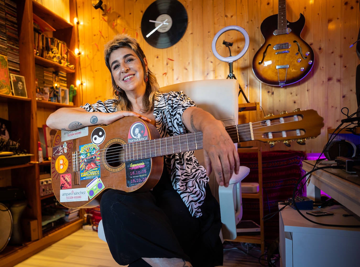 Amparo Sánchez, en el estudio de su casa.