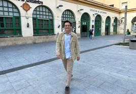 Agustín González en la plaza de la Libertad.