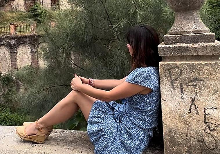 La escritora y poeta Noelia Muñoz en Paseo de los Tristes.