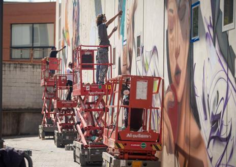 Imagen secundaria 1 - Un día que ni pintado en Chanatown, el barrio del arte urbano de Granada