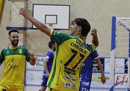 El canterano Carlos Rodríguez muestra su alegría tras marcar en su debut aprovechando una asistencia de Alan Brandi.