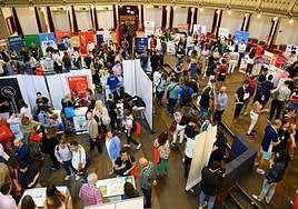 Asistentes a la feria de empleo organizada por la Cámara de Comercio, este mes, en el Teatro Cervantes.