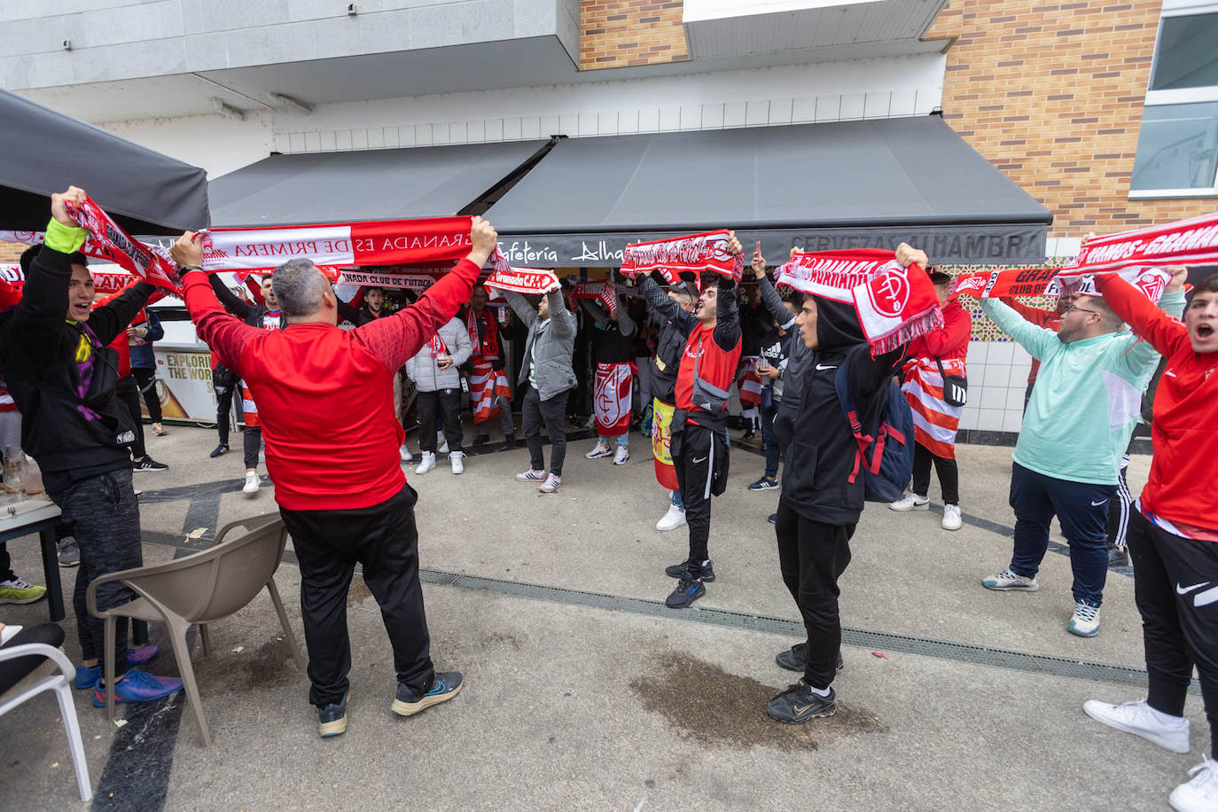 Las fotos de la afición del Granada en Miranda