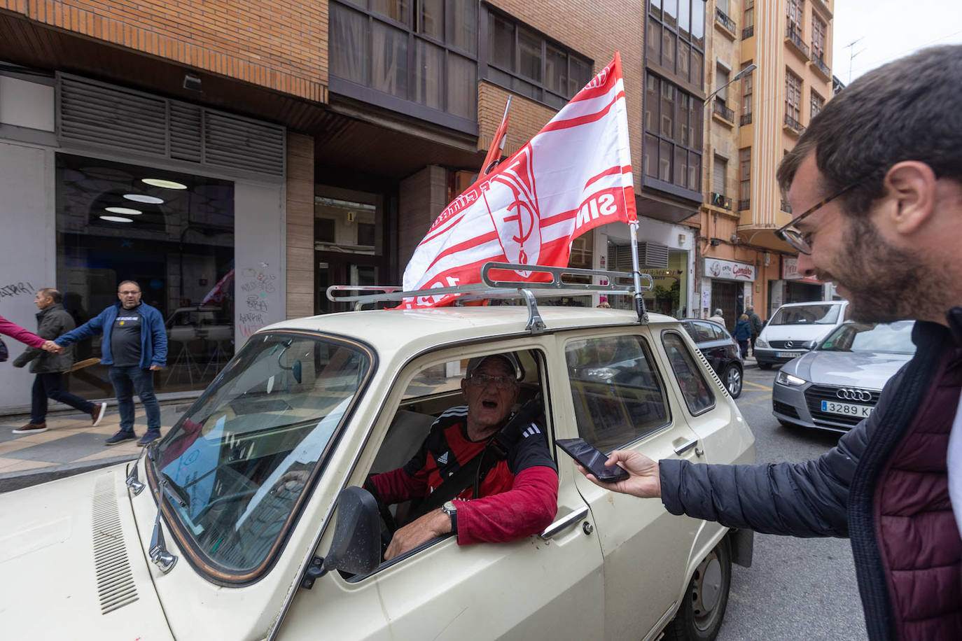 Las fotos de la afición del Granada en Miranda