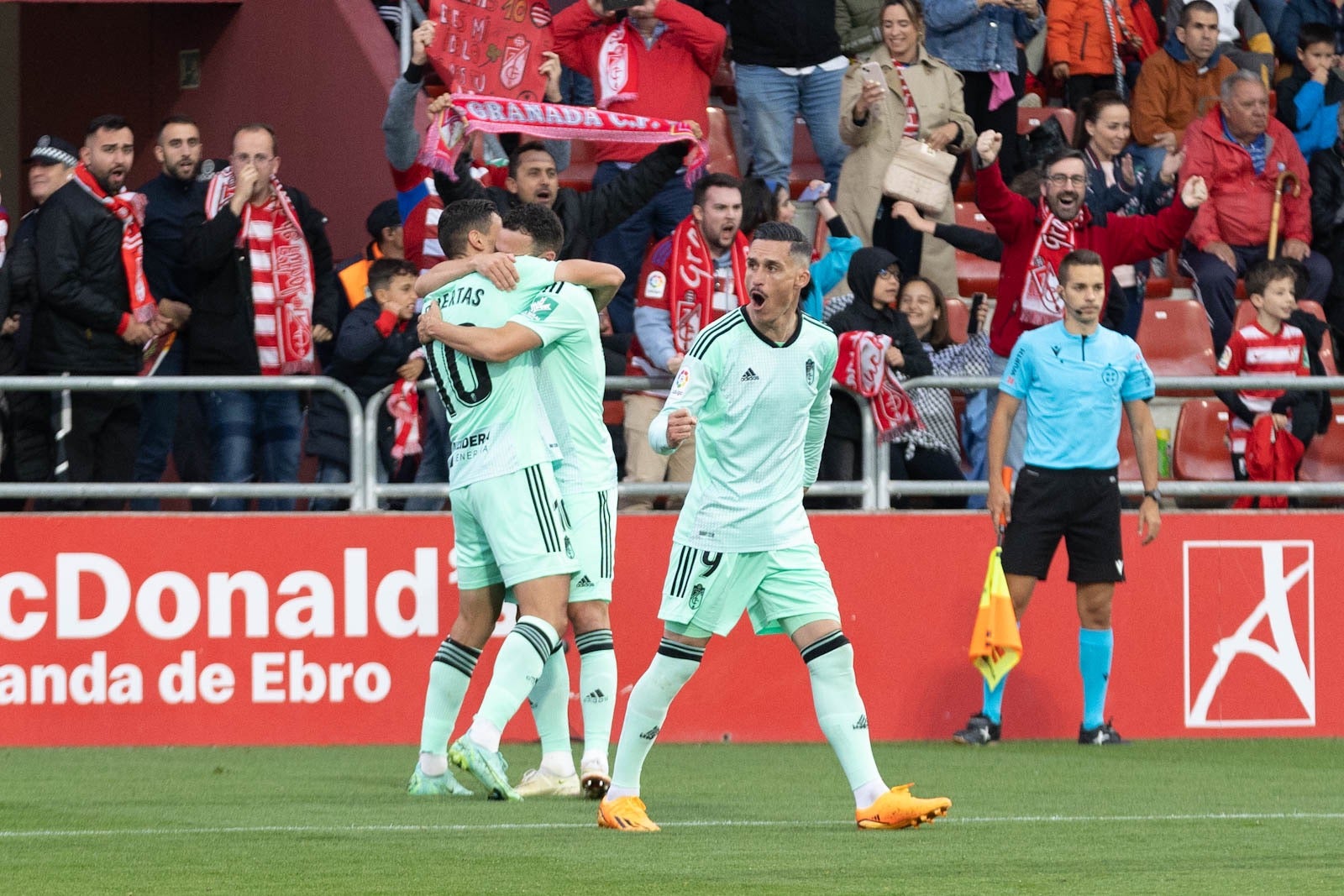 El partido entre Granada y Mirandés a pie de campo