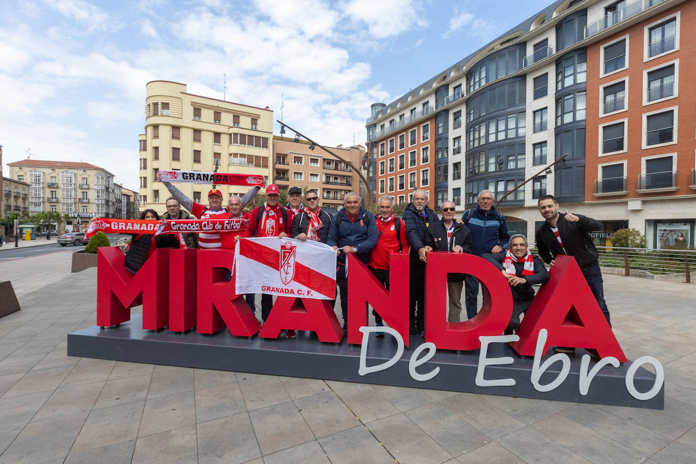 Las fotos de la afición del Granada en Miranda