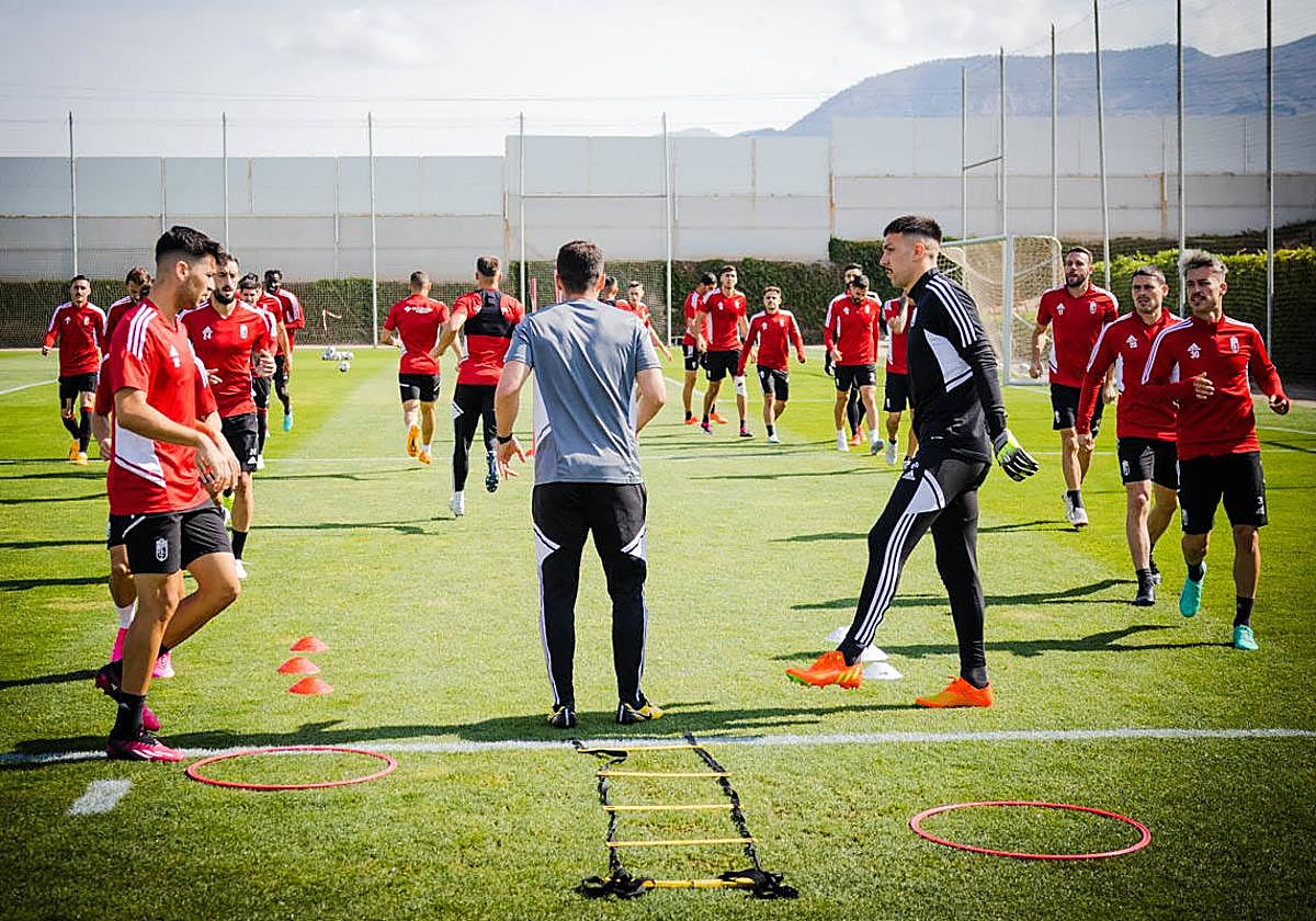 Un instante del último entrenamiento del Granada.