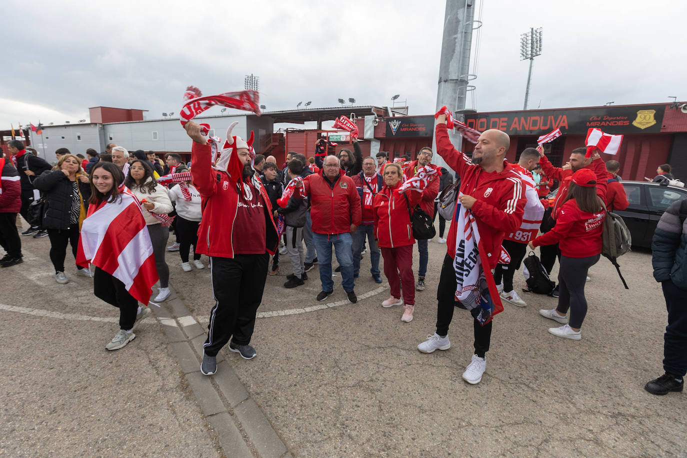Las fotos de la afición del Granada en Miranda