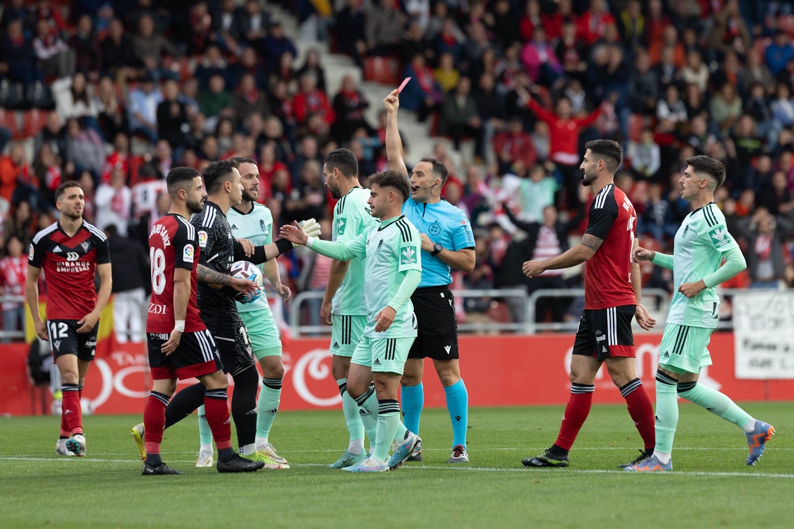 El partido entre Granada y Mirandés a pie de campo