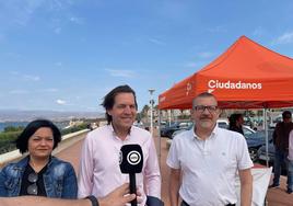 Rafa Burgos y miembros de su candidatura, este domingo, en Retamar.