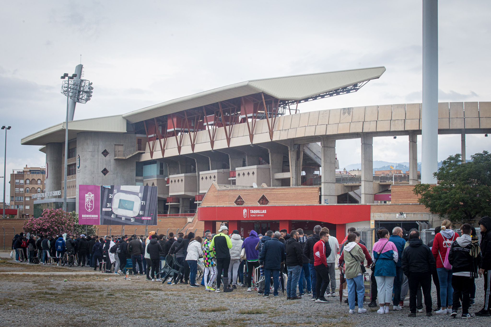 Encuéntrate en las colas de Los Cármenes