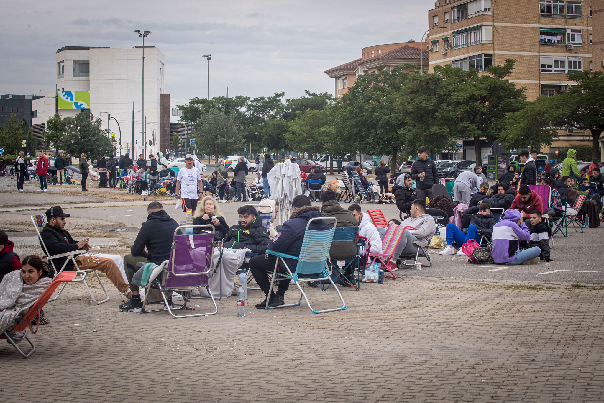 Encuéntrate en las colas de Los Cármenes