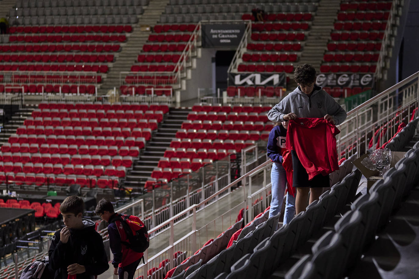 La marea roja impregna el Palacio de ACB