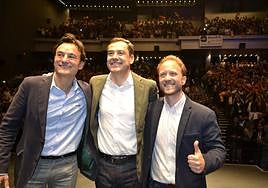 Agustín González, Juanma Moreno y Erik Domínguez, en el Infanta Leonor.