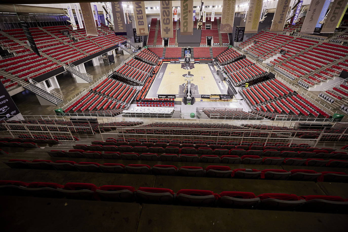La marea roja impregna el Palacio de ACB